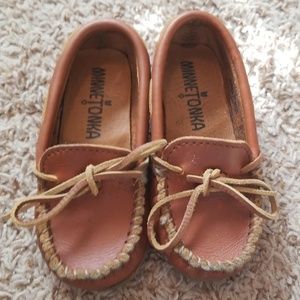 Minnetonka Size 9 loafers